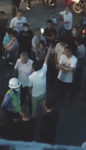 而男友亦鬥氣咁話「你不去你不是人！」