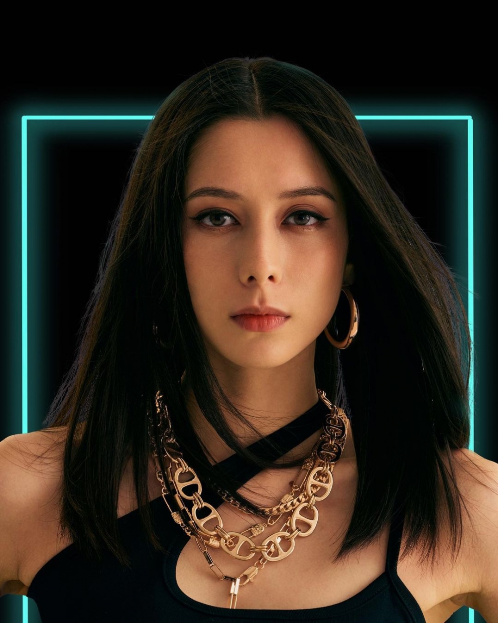 Tiffany曾參加模特選秀電視節目《SUPERMODELME》。