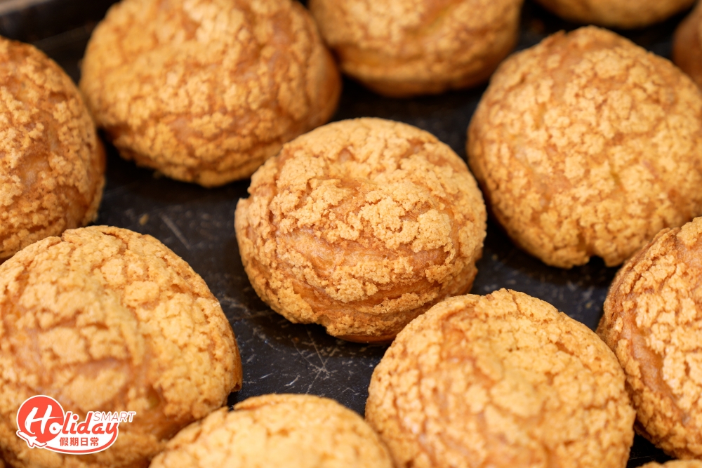 泡芙亦沿用傳統法式方法製作，麵糊以秘方炮製而成，表面再放上法式脆皮Craquelin，焗完放涼後再注入冷凍的法式布甸。