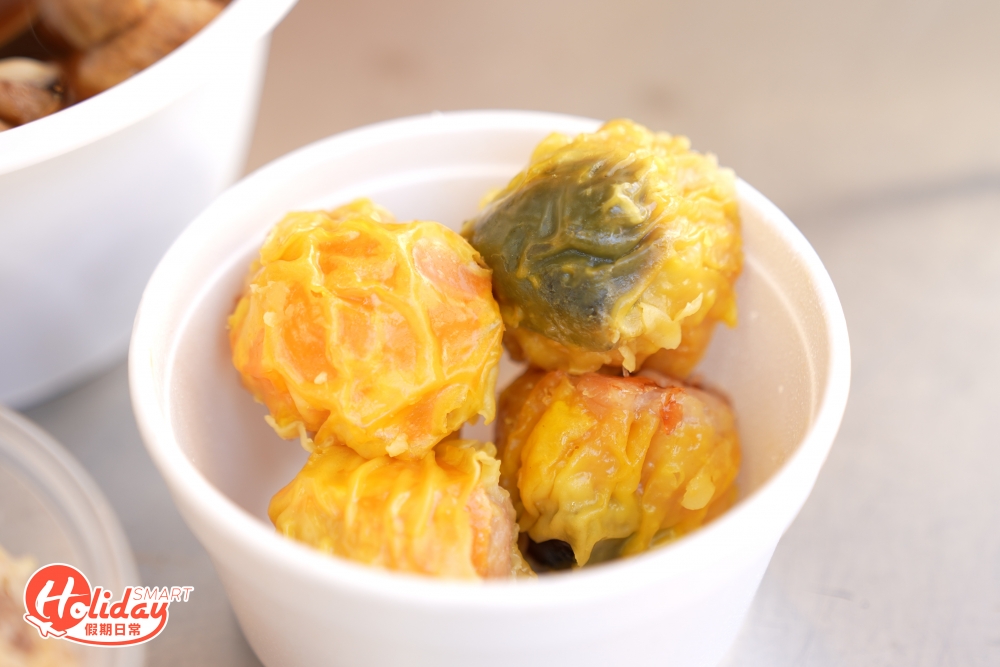 燒賣每粒足料,燒賣口味有五款 其咸蛋和皮蛋是人氣款式!