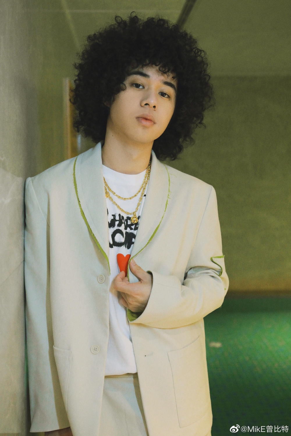 喺內地人氣急升嘅曾比特都同樣獲得「年度榮譽新人獎」！