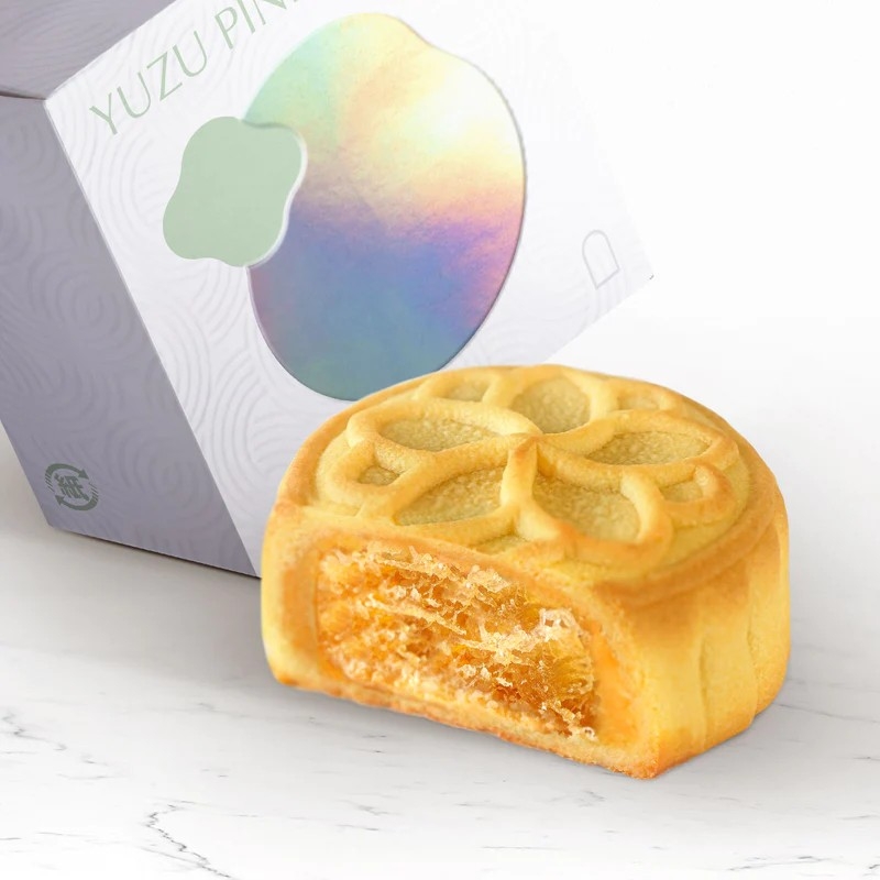 創新研發的柚子鳳梨月餅。