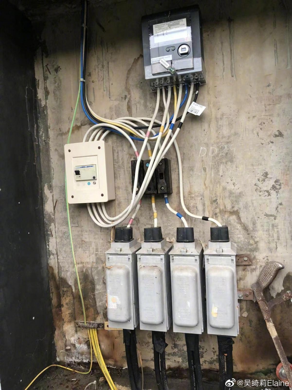 最近吳綺莉喺微博自爆佢上個星期喺工地做裝修