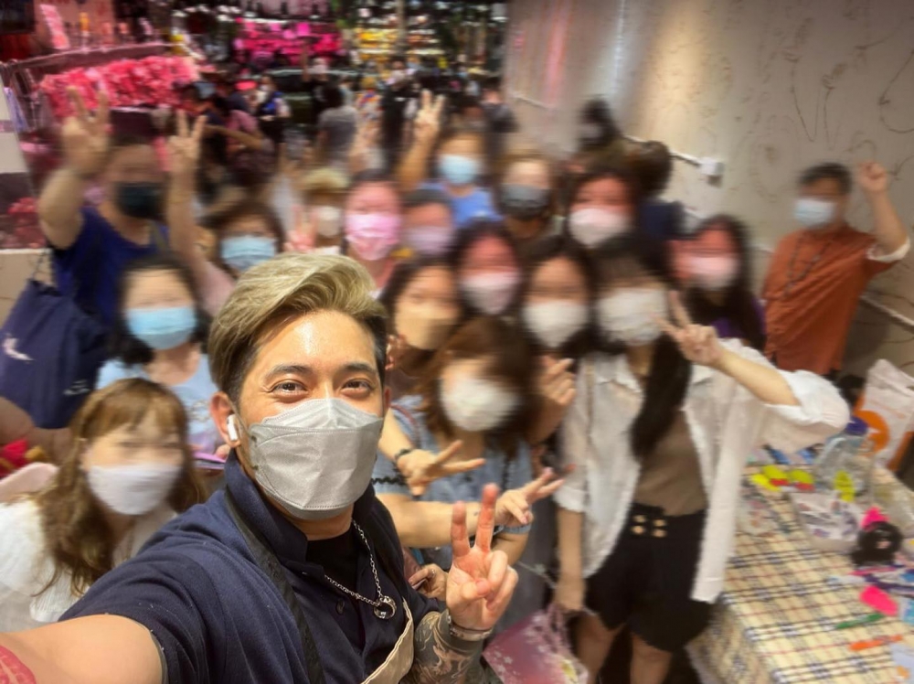 威威劉宋威因貌似「亞洲舞王」羅志祥及Mirror副隊長江?生(AK)爆紅。