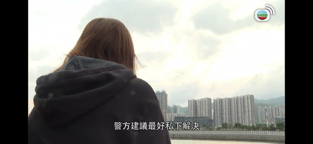 雖然佢嘗試報警求助,但因為涉及感情瓜葛,警方建議私下解決。