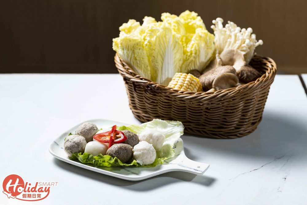 丸類拼盤、蔬菜等可以無限任食,一次過有齊20多款火鍋配料供選擇。