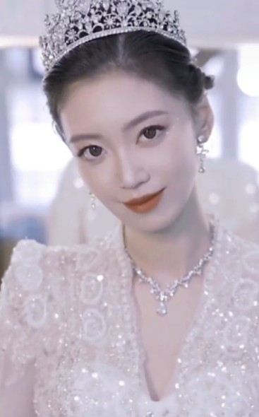 媽媽最終嘅婚紗相亦公開,化咗全妝嘅佢果然顏值超高