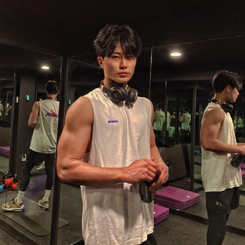 李正炫