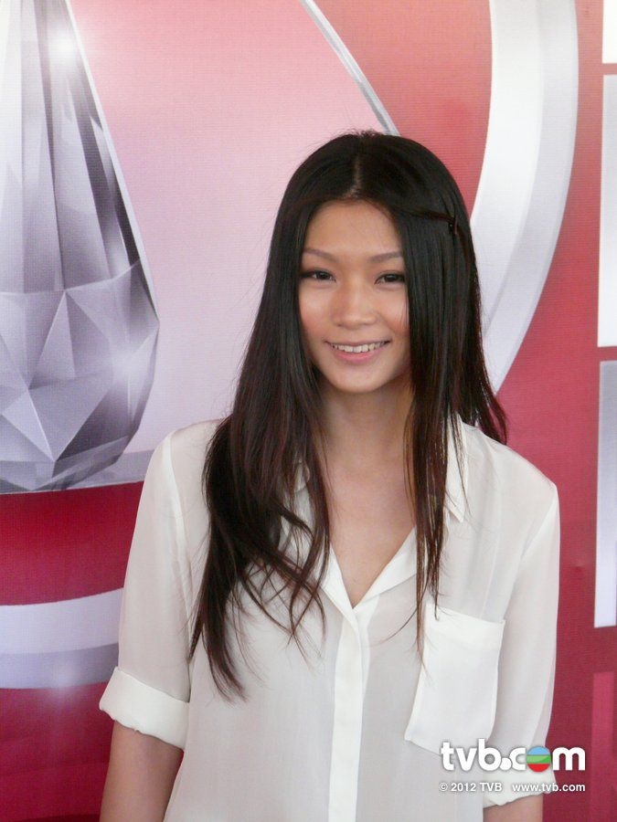 參選當時簡淑兒未見招牌腰果眼，面型仲有baby fat，第一階段就淘汰，未能入選二十強。 