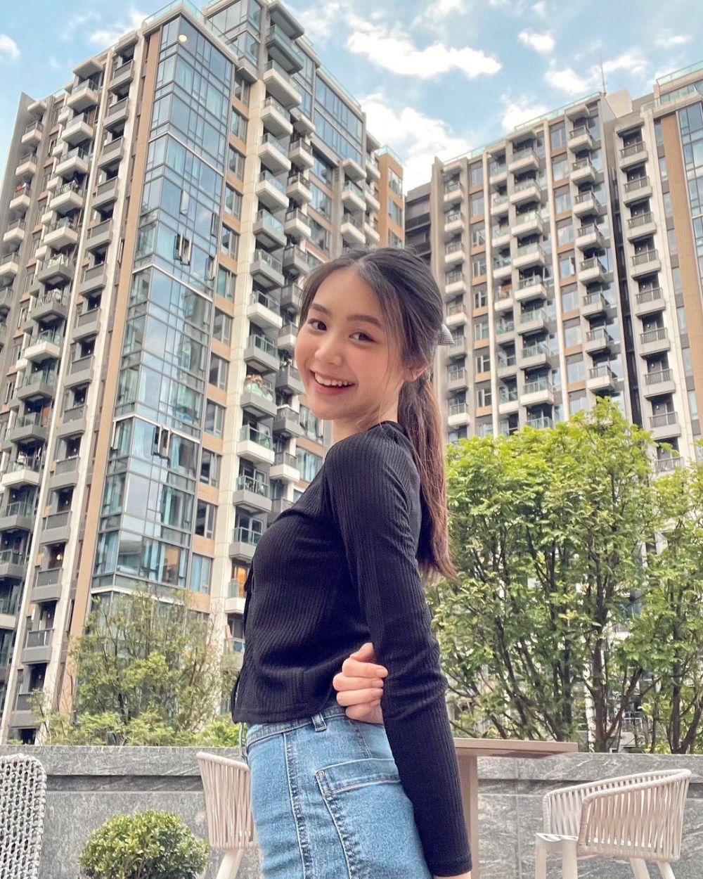 Bronte加入林作團隊做保險從業員,林作曾多次出post大讚佢工作表現好。