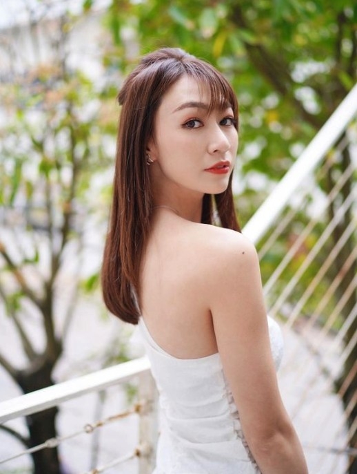 陳家樂與連詩雅傳出緋聞期間,曾與19年港姐冠軍黃嘉雯傳緋聞!