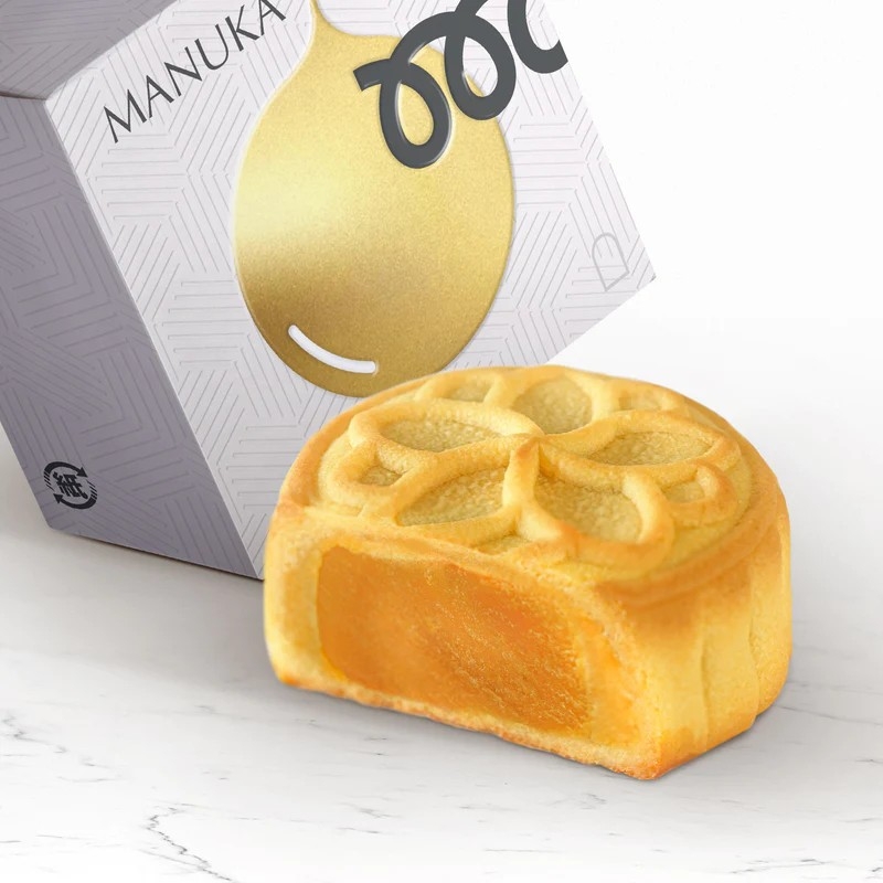 搭配紐西蘭麥盧卡蜂蜜的奶黃餡月餅。