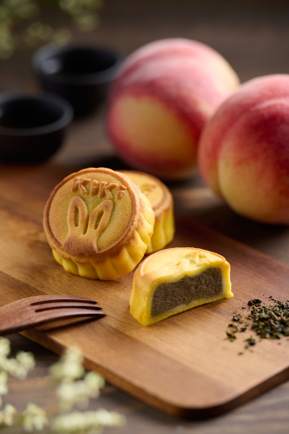 白桃烏龍奶皇月餅。