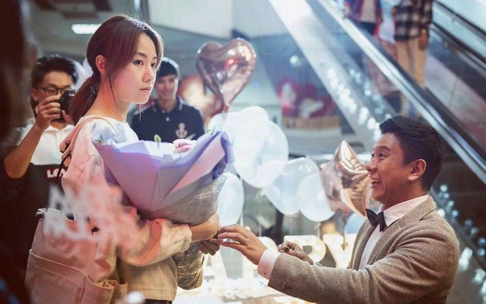 唔少人會訂酒店Staycation，佈置房間準備向心愛嘅人求婚，但酒店如果唔好好配合，隨時驚喜變驚嚇