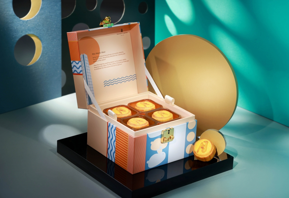 「悅 · 盈」迷你奶黃月餅禮盒。