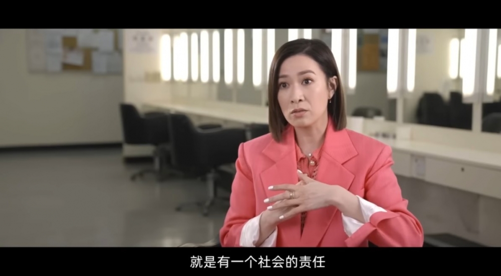 內地媒體訪問香港各界名人，等佢哋分享自己喺香港回歸後嘅變化及經歷。