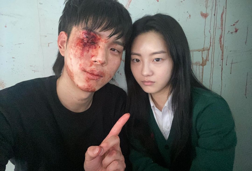 導演透露趙怡賢飾演的「崔南拉」其實是免疫者，劉仁秀飾演的「尹奎男」才是真正的半活屍。