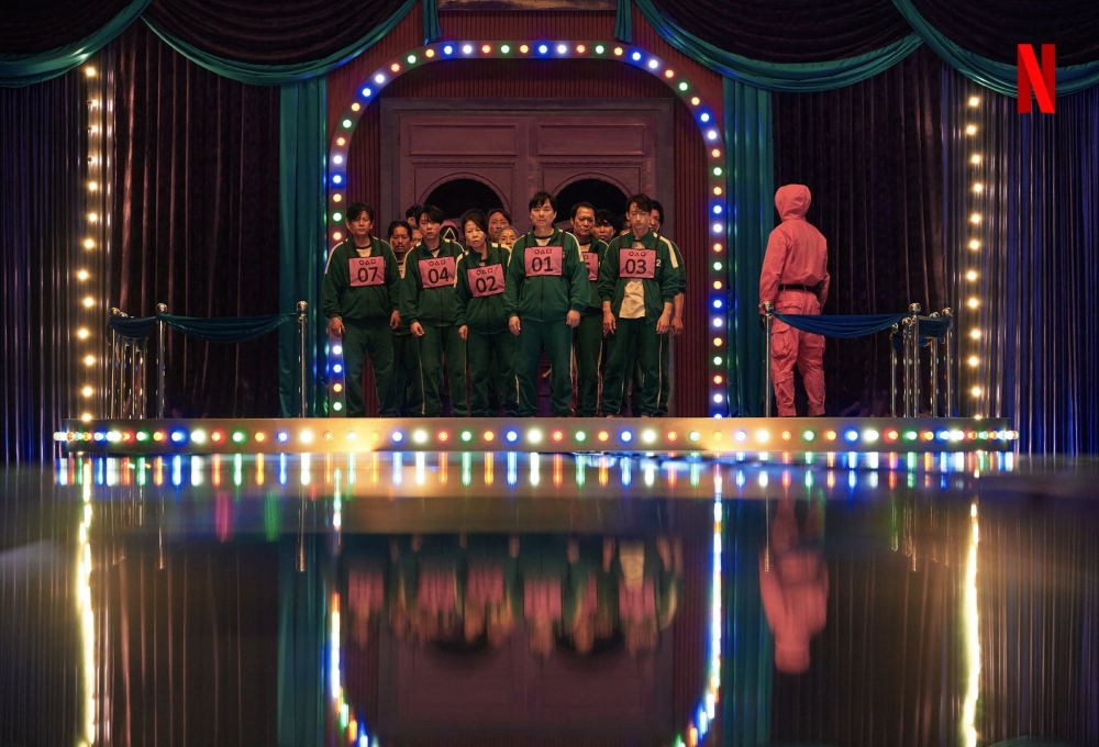 緊張刺激的「跳玻璃橋」！