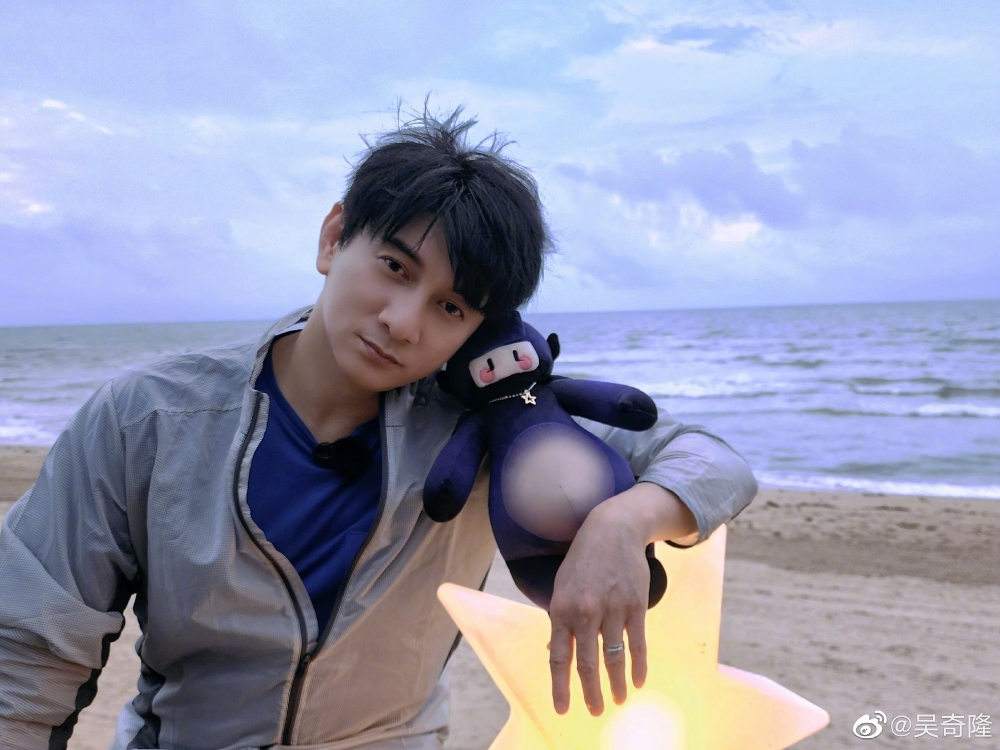 凍齡男神吳奇隆都在流傳名單之內。