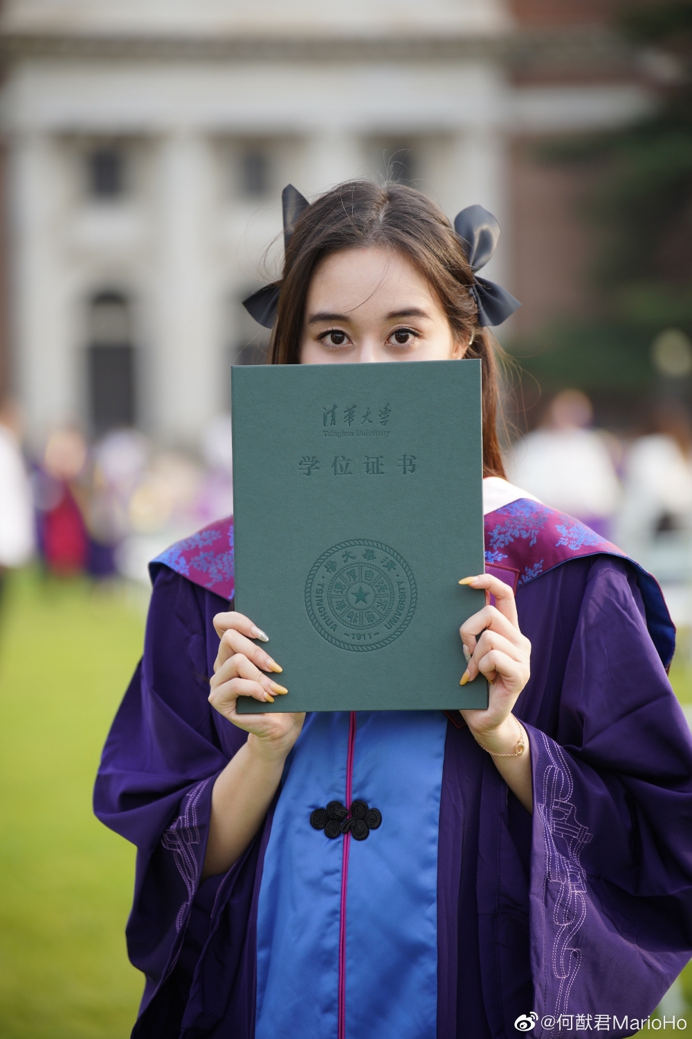 何猷君晒出超欣大學畢業嘅相片