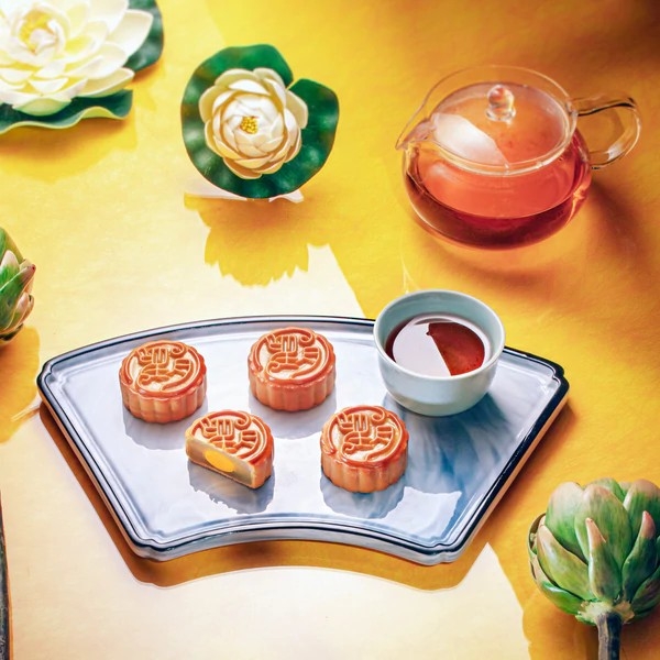 蛋黃白蓮蓉月餅