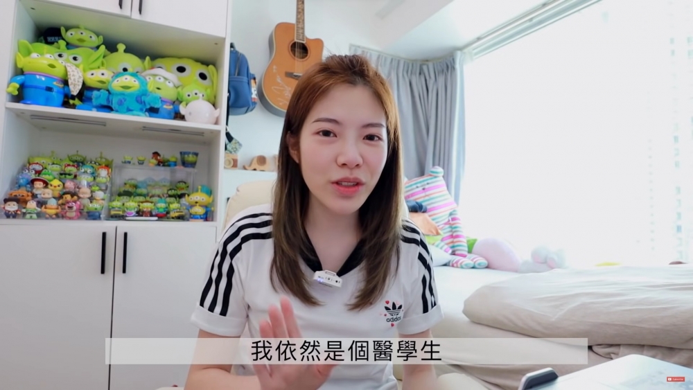 Pamela除了唱功了得，亦是一名學霸，大學修讀港大內外全科醫學士！不過，這段期間正好是增潤學年（Enrichment Year），所以她除了選擇參賽，亦特別修讀了一個與醫科無關，但自己感興趣的科目，認真 積極好學！