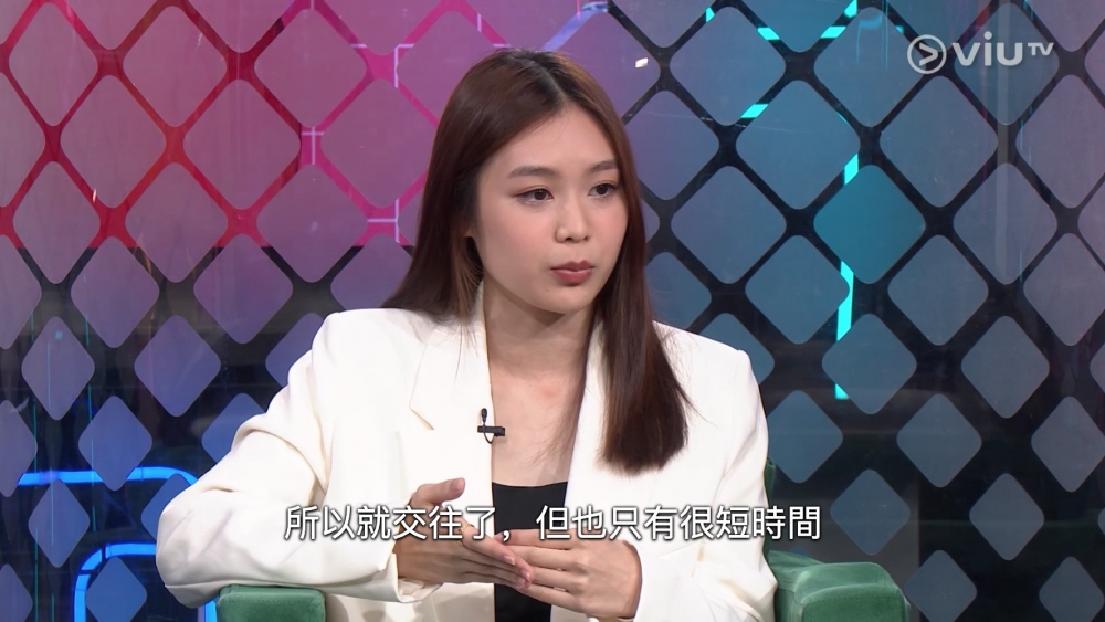 Bronte指自己選擇佢嘅原因係當時想談一段平平淡淡嘅戀愛,而對方係眾多追求者中比較「正路」嘅人,但兩人只交往2個月就分手。