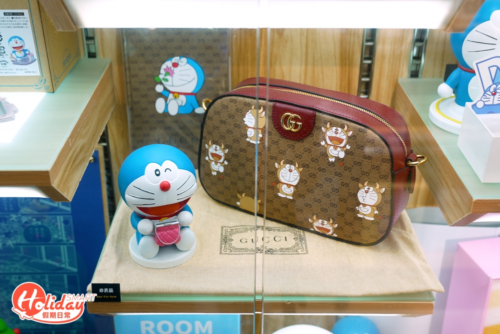 2021年多啦A夢與Gucci合作出金牛造型聯名系列。