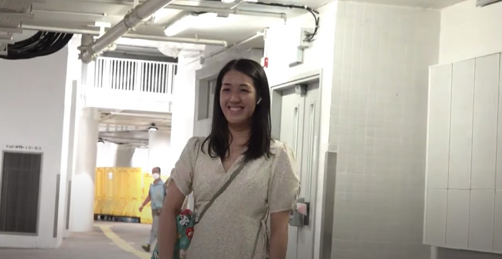 佳麗打扮casual，好有落街買餸feel