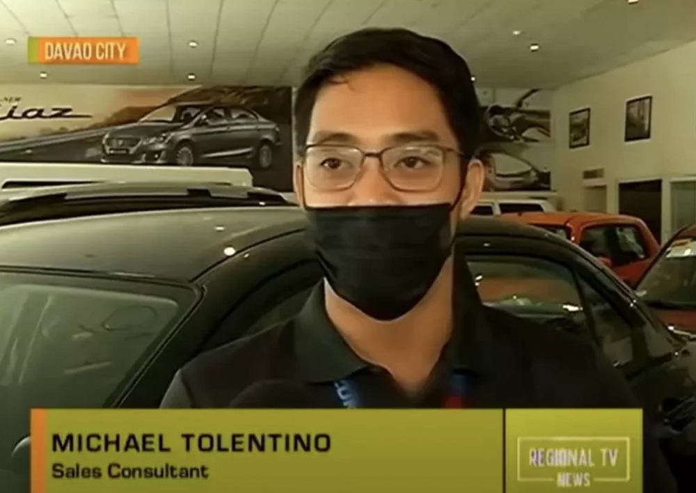 主動出面接待伯伯嘅銷售員亦獲得網民讚賞!