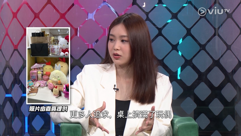 Bronte表示佢曾提過鍾意一個卡通人物,男同事即爭相送上公仔、杯畀佢做禮物,擺到佢辦公枱無晒空位。