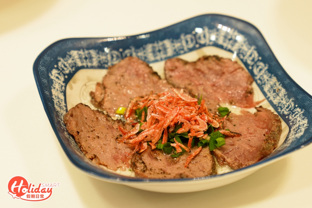 牛肉帶有微微的煙燻香氣,肉質軟腍,經炙燒後油脂香更加突出,配上濃湯麵同食恰到好處,盡顯老闆功架,經過韓國街絕對值得一試!
