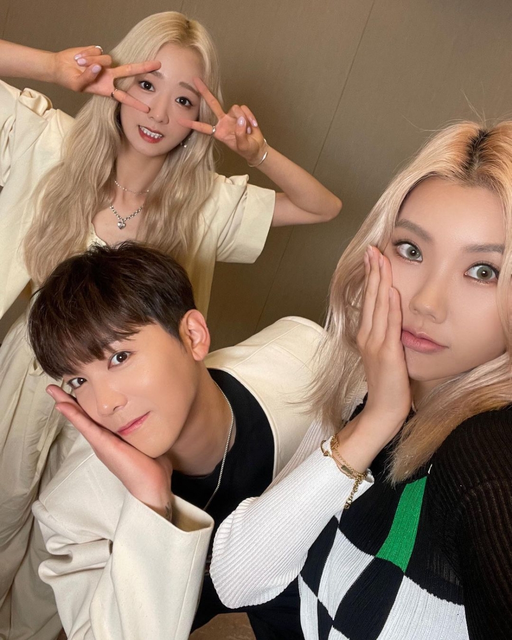 Apink尹普美、FTISLAND李洪基及LACHICA Simeez,三人看節目的反應成為觀眾另一看點!