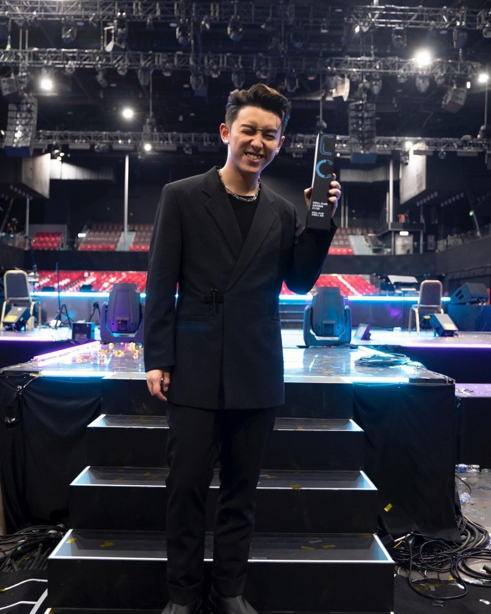 出席頒獎禮時為隆重其事MC會gel示人