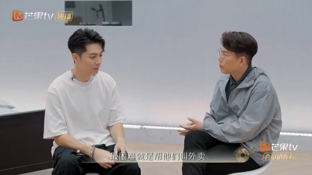 20歲嘅時候，佢擔任音樂人陳光榮老師嘅助理，認為當時最難嘅係幫歌手們叫外賣？！