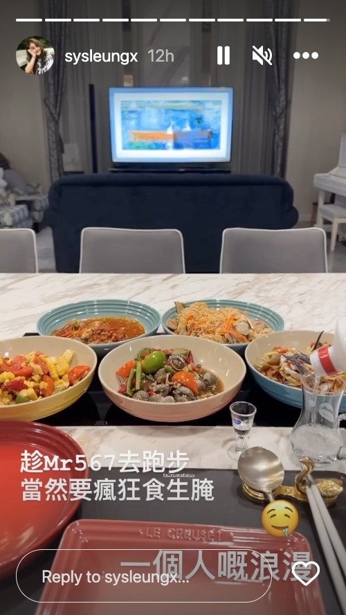 Shirley喺IG Story公開食宵夜片段時就透露自己係襯老公伍富橋出門跑步時享受個人時間。