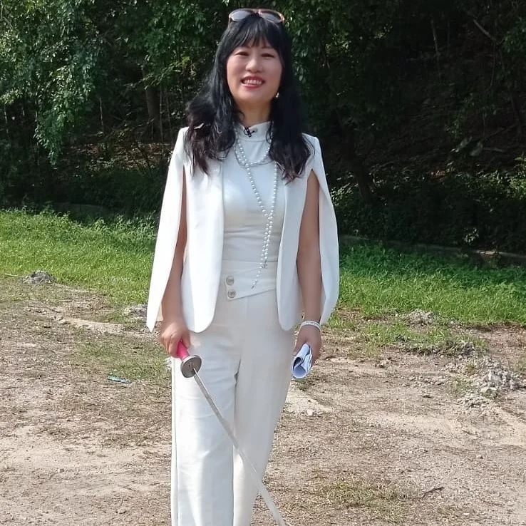 七仙羽做過財經記者、作詞人