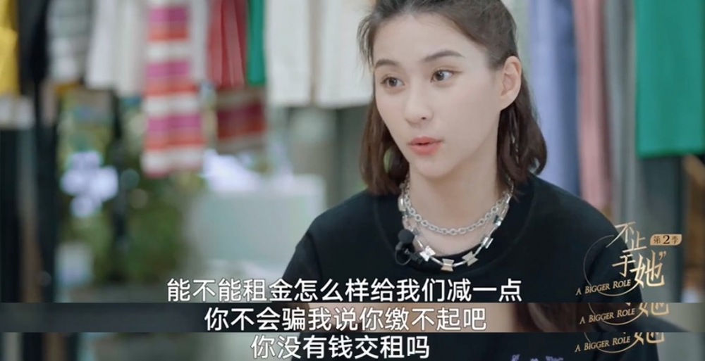 超蓮打算同商場方面商量可以減租,點知對方反問:「你不會沒錢交租吧?!」仲諗住加租,令佢大為吃驚