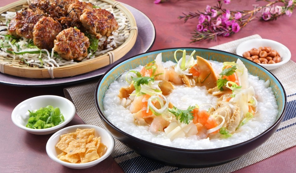 梅菜煎黑毛豬肉餅 及 鮑魚瑤柱海皇粥