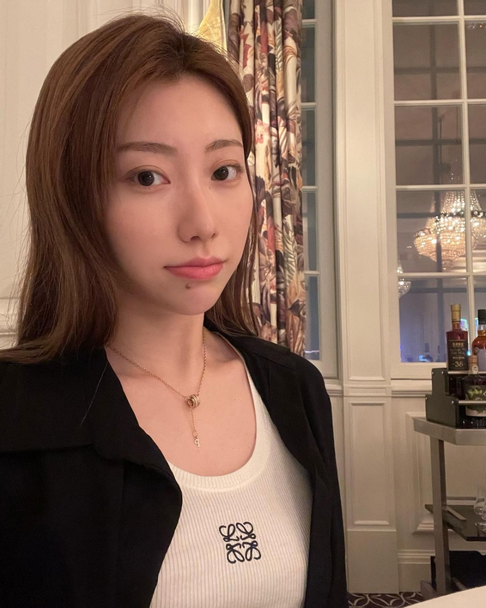 Mandy為TVB第31期藝員訓練班畢業生。