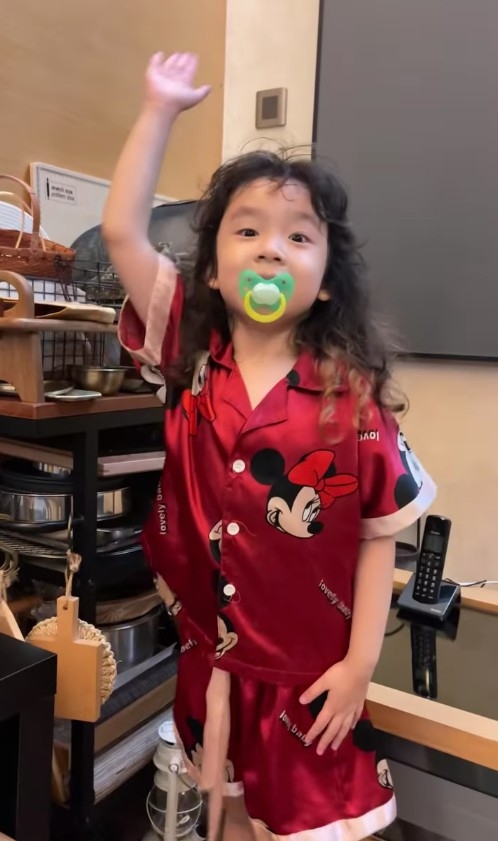 張繼聰喺IG post出愛女嘅小片段