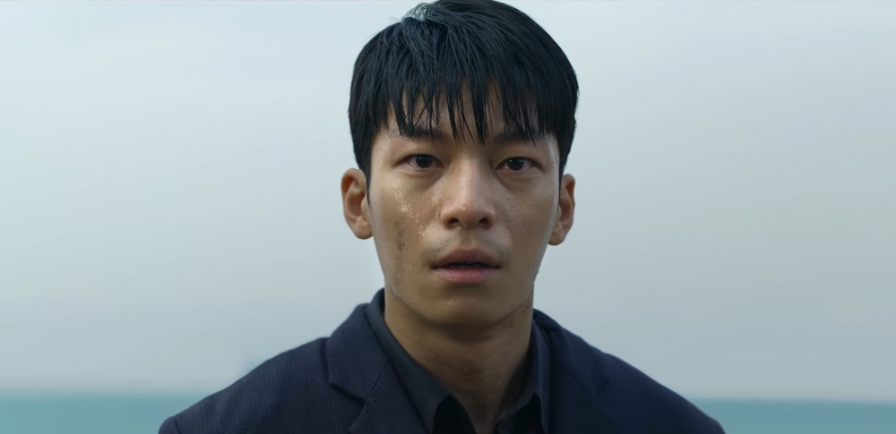 魏河俊飾演的臥底警察「黃俊昊」從懸崖邊墜落海，但最後沒有清楚交代其生死，所以極有可能未死~