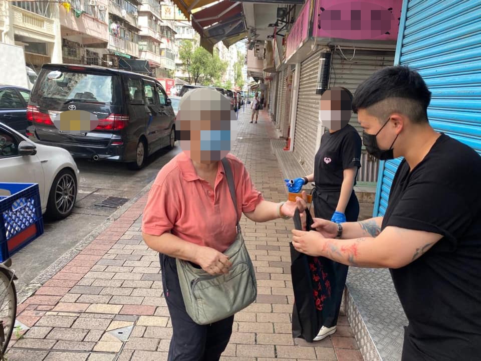 而林二汶經常都出席義工活動,包括派米、探訪老人家等。