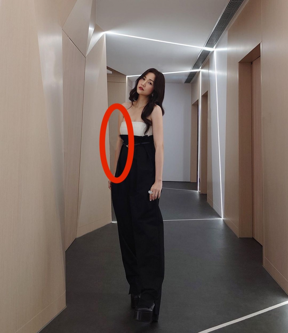 今年1月，謝安琪出席《叱咤頒獎典禮》時就已經被網民發現明顯P圖！