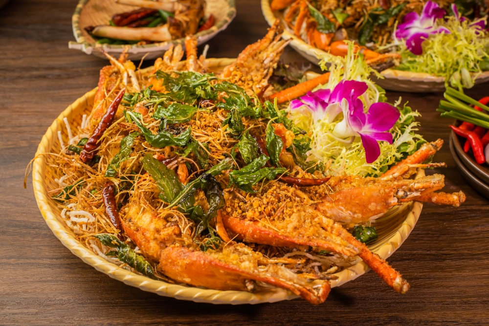 餐廳更有自家秘製的招牌「猛料爆炸蟹」和「猛料爆炸大頭蝦」