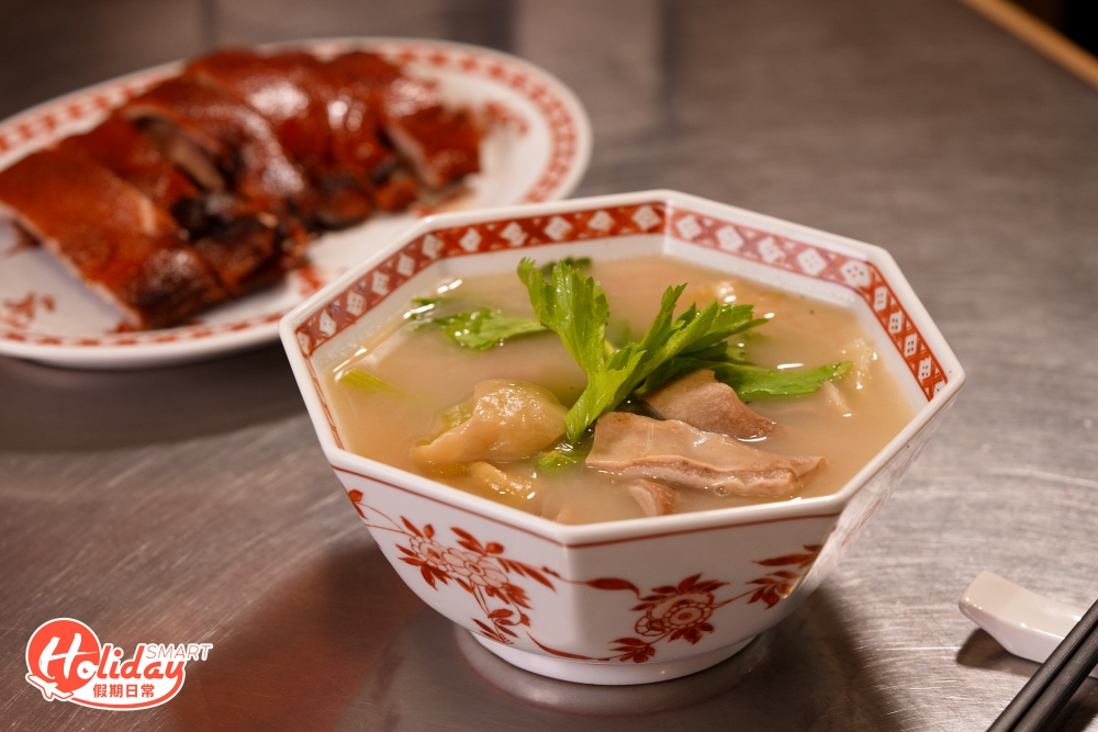 胡椒豬肚湯，同樣加入沙勞越胡椒，豬肚洗得乾淨無渣，飲落不會嗆口，爽辣舒服。