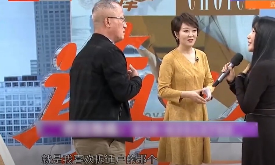 二人面對面見面時,陳女士就非常主動咁同對方握手等,希望對方記得佢!