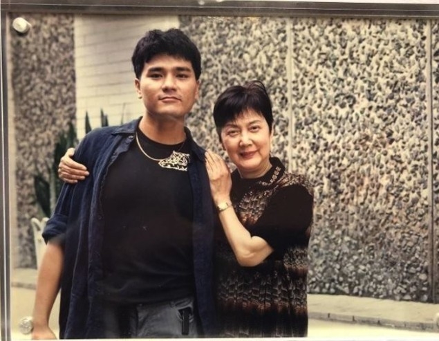 林家棟多年前同夏萍合作拍戲，其後仲做埋對方契仔，感情非常好！