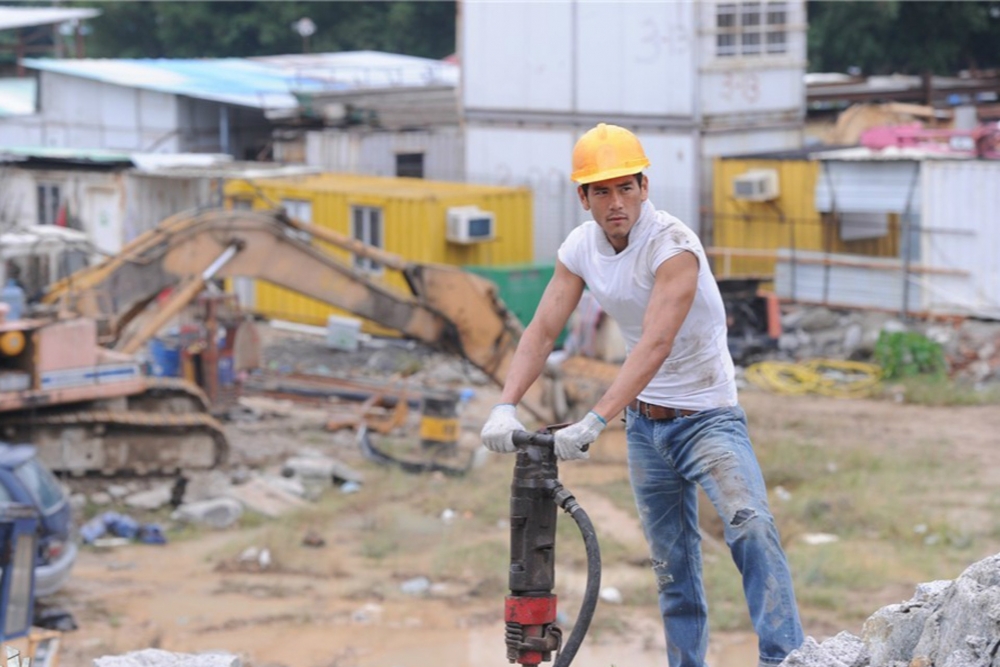 答題網友建議可以搵中年男士做男友：「特別是地盤工啊」