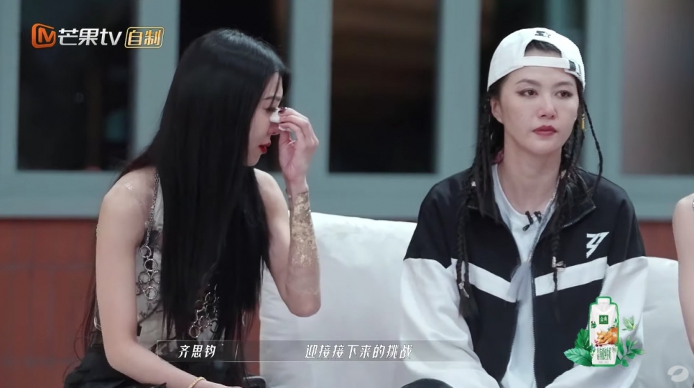 節目播出後,Fiona嘅表現卻掀起內地網民討論